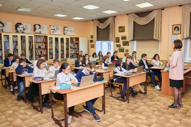 Школы для одаренных детей планируют создать в каждом федеральном округе Российской Федерации.